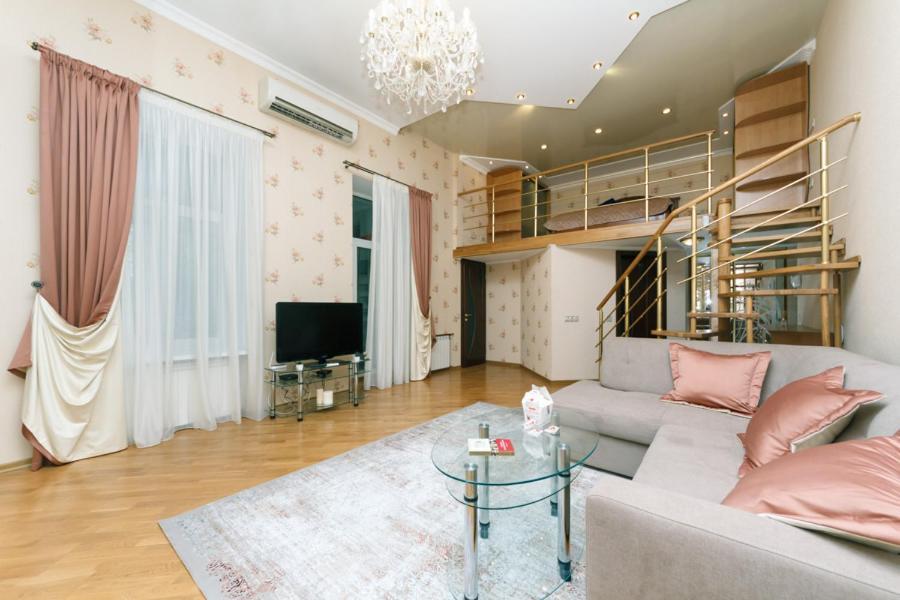 Stylish Two-Level Flat 2 Min From Khreschatyk Kyiv Exterior photo